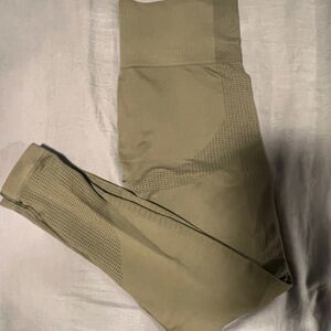 Green Leggings with Seamless Design for Casual Wear